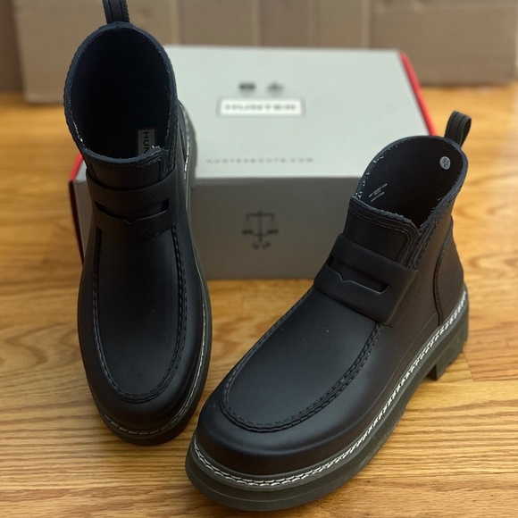 Hunter Women's Refined Stitch Loafer Boots (9) - Picture 4 of 13